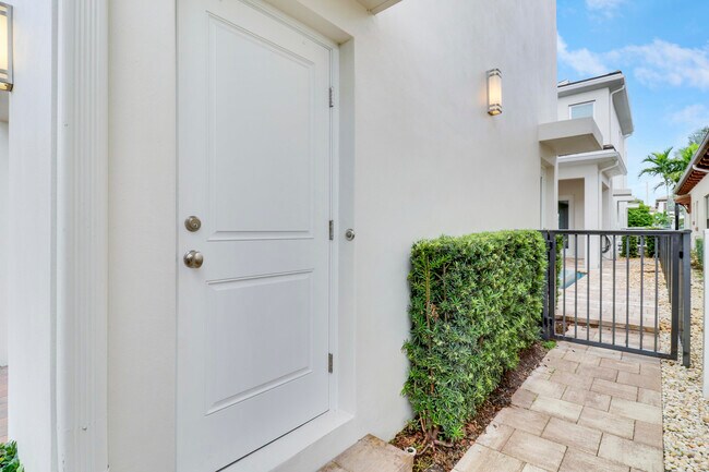 Building Photo - 5029 Grandiflora Rd