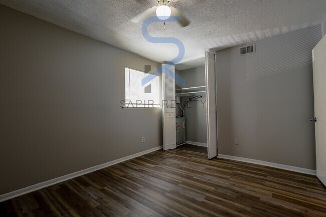 Building Photo - Move in before October 31st and choose you...