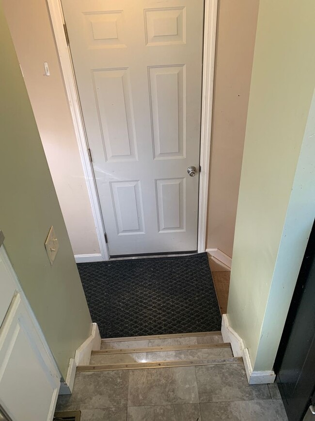 Building Photo - Lovely Ranch Home with Hardwood Floors and Finished Basement in Silverton