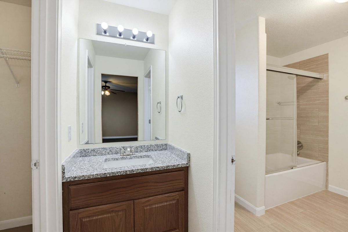 Building Photo - 3415 Highline Tr