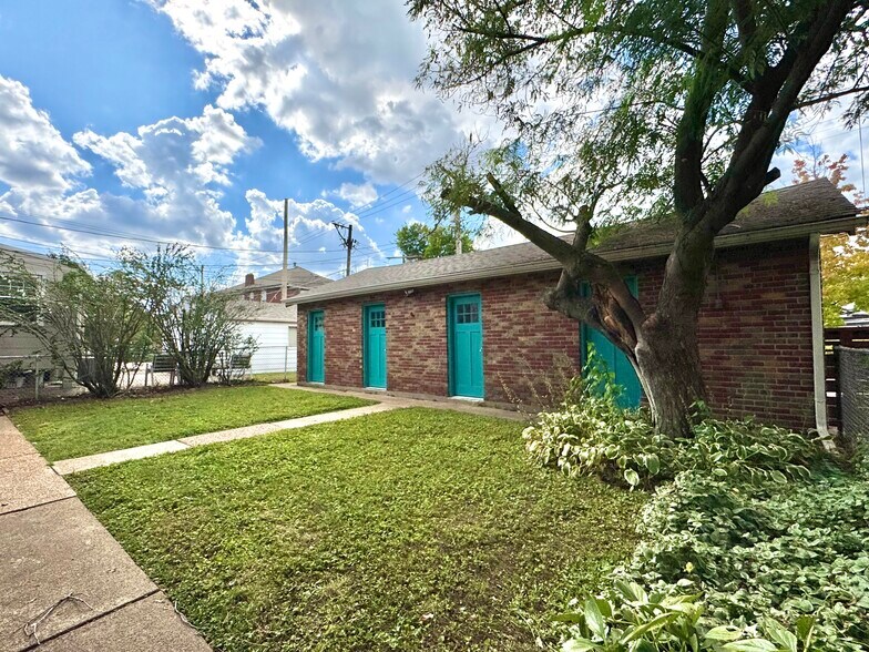 Building Photo - 3525-3527 Lawn Ave