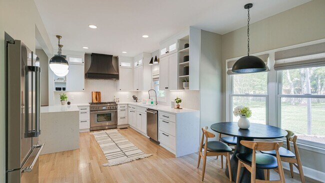 Building Photo - Modern Remodeled 4 Bedroom Rental Home in Brentwood