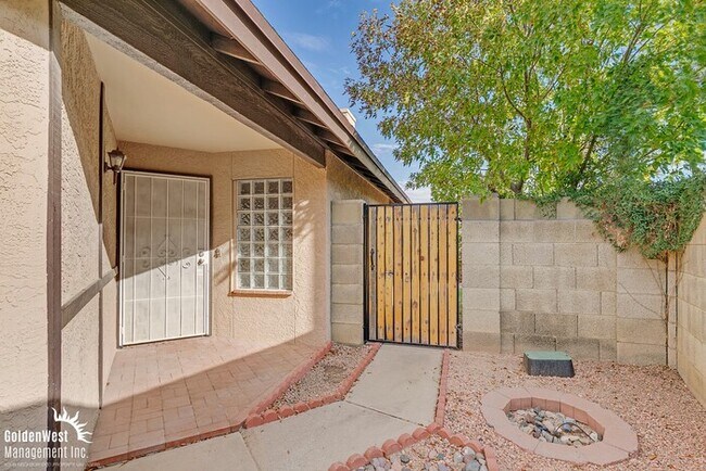 Building Photo - Stunning 2Bdm 2Ba Home in the Heart of Gle...