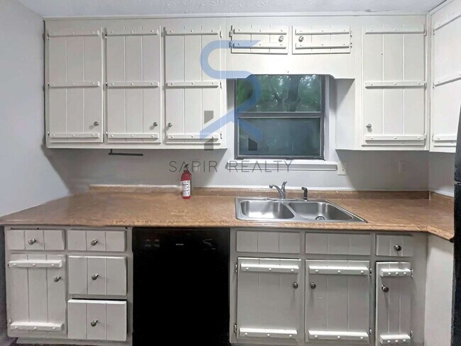 Building Photo - Move in before October 15th and get $100 O...