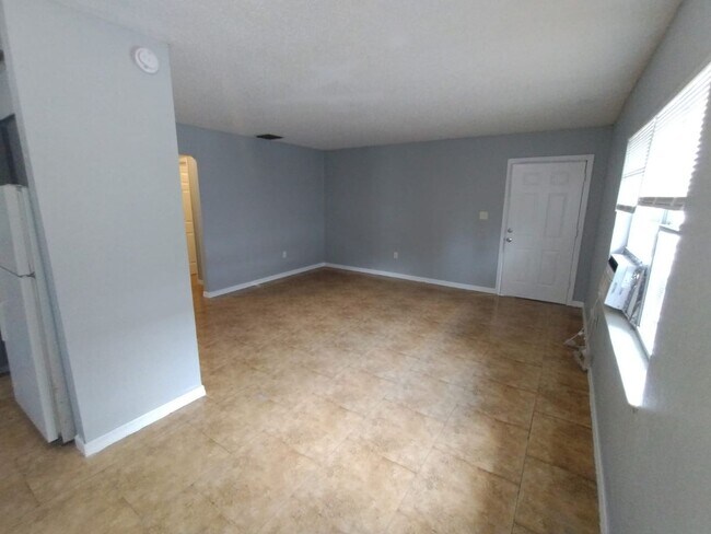Building Photo - 2420-2422 Chestnut Woods Dr