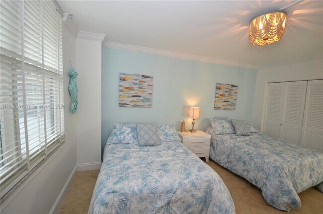 Building Photo - 3725 S Ocean Dr