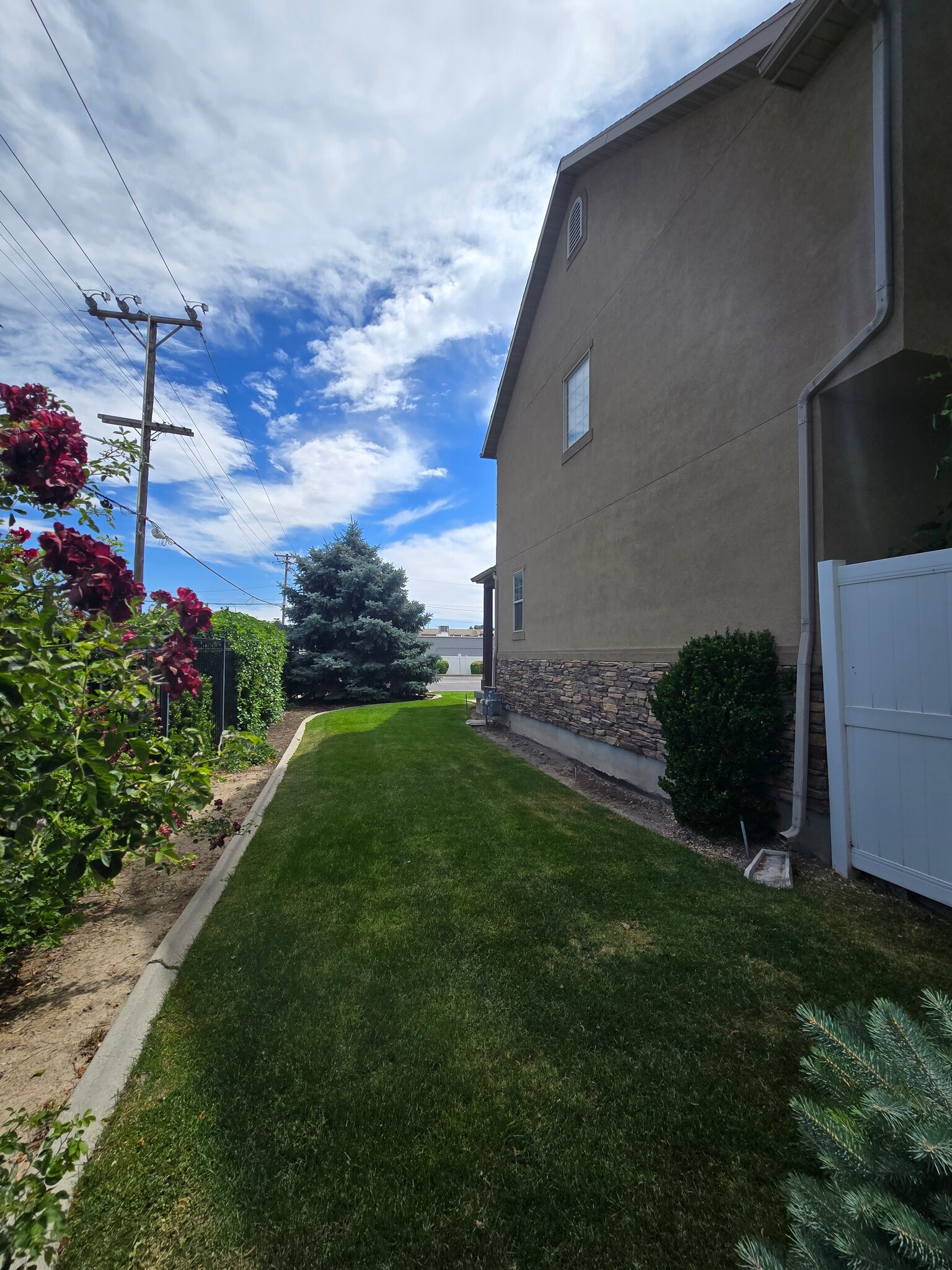 Building Photo - 287 E Rockingham Ct