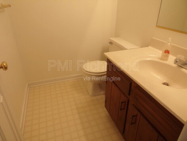 Building Photo - 1703 Danhurst Dr