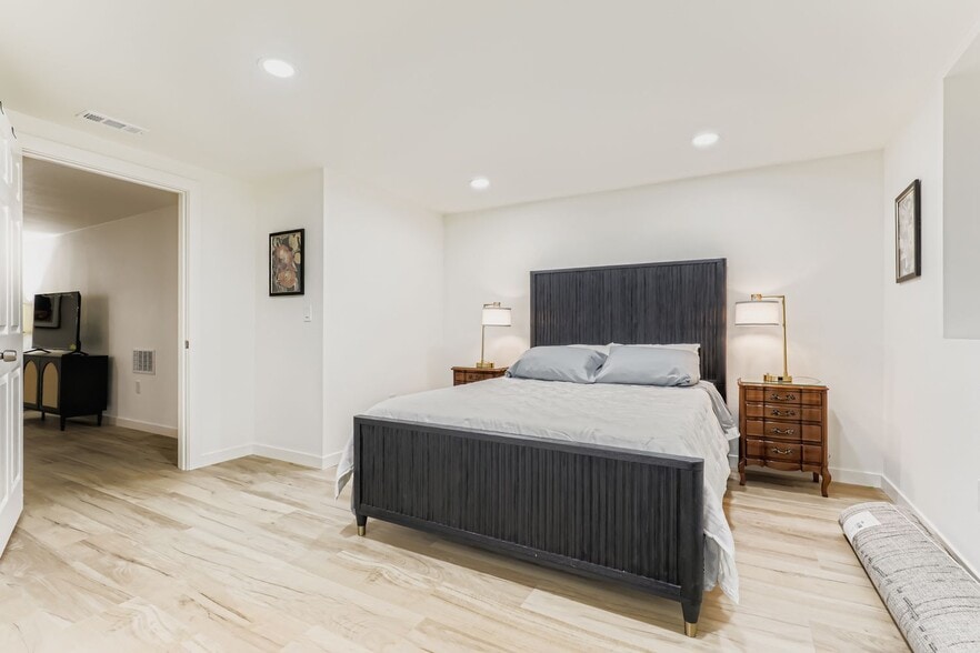 Lower Level Bedroom Suite - 3540 Newport St