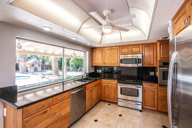 Building Photo - 4BR Entertainers Dream, McCormick Ranch