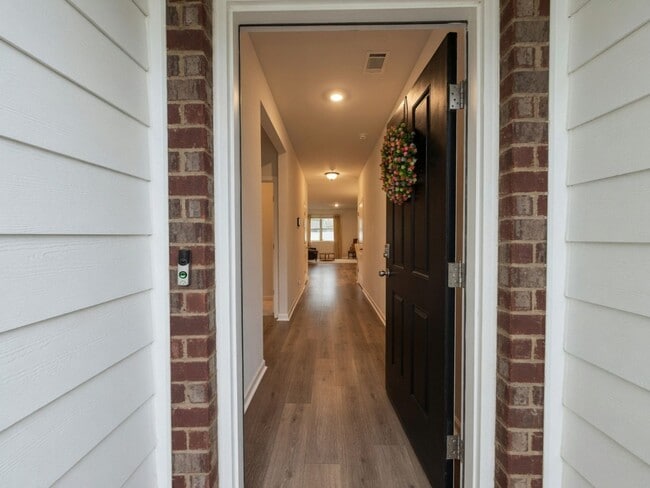 Building Photo - 156 Olivia Cir