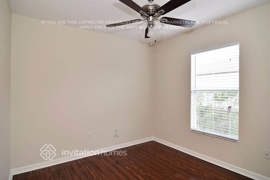 Building Photo - 668 SE Damask Ave