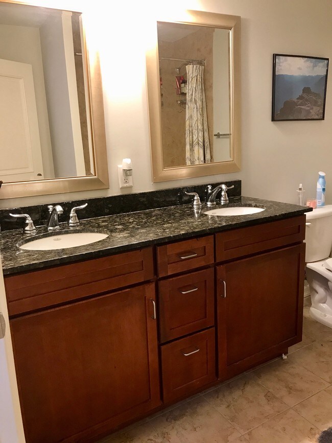 Building Photo - 1975 Grant St