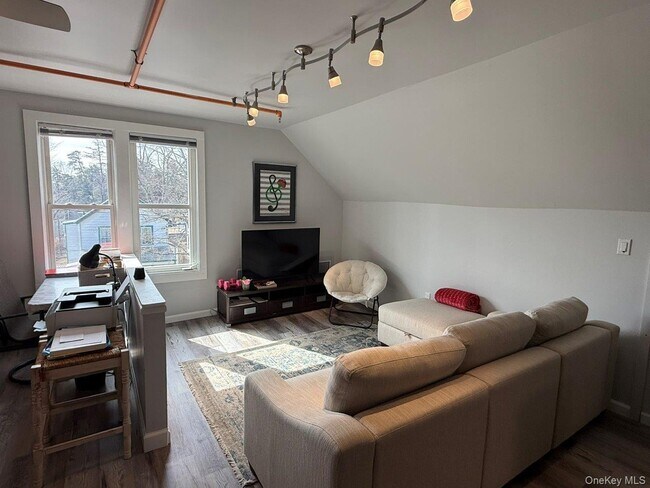 Building Photo - 23 Lagrange Ave