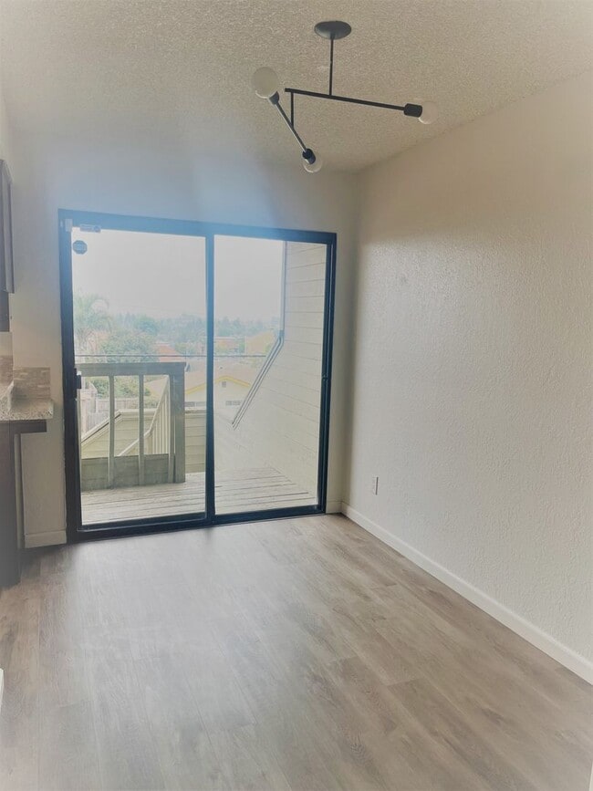 Building Photo - Charming 2 Bed 1.5 Bath Townhome Available...