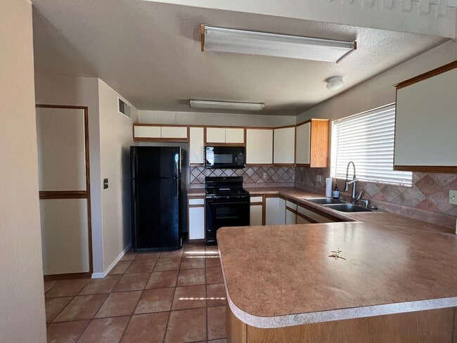 Building Photo - 3 bedroom home in wine country