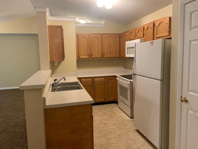 Building Photo - 2 BR Lawndale condo--water included!