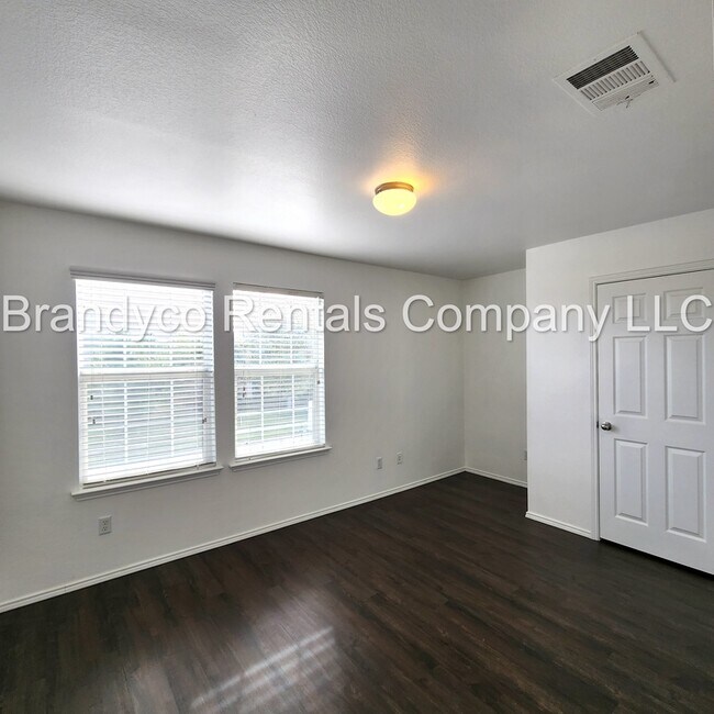 Building Photo - 411 Taurus Dr