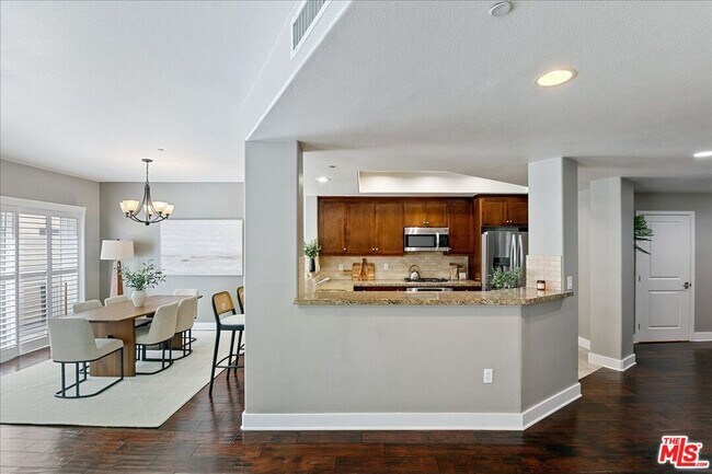 Building Photo - 11115 Acama St