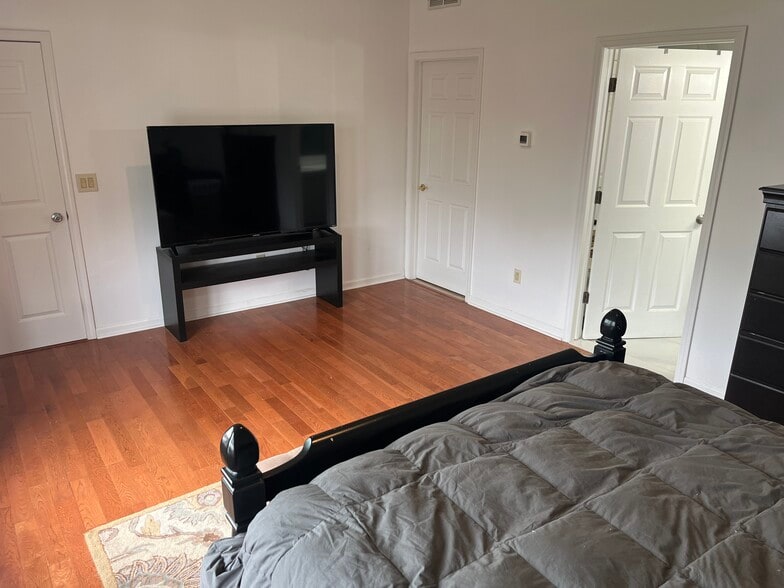Building Photo - 308 Hamilton Pl