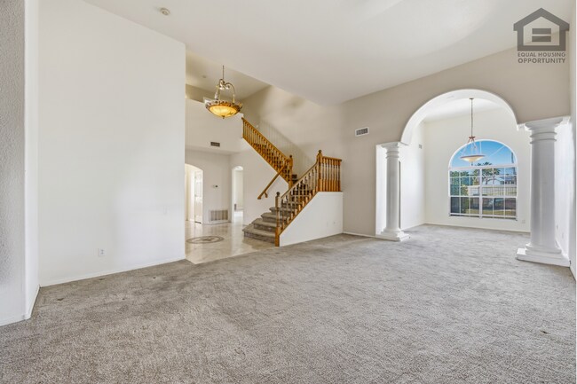 Building Photo - 5Bed/3Bath House at 67th Ave/Deer Valley Rd! Ready for Immediate Move-In! -- GOLF COURSE VIEWS! R...