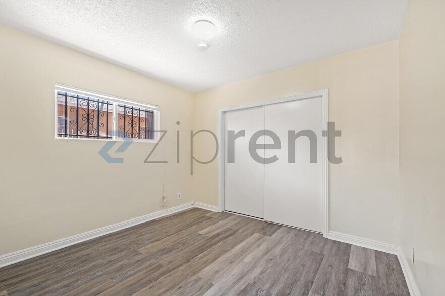 Building Photo - Unit 1