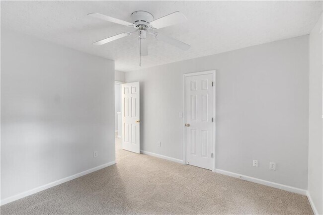 Building Photo - 3870 Safehaven Dr
