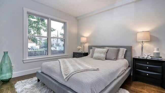 Building Photo - 15 W Bellflower St