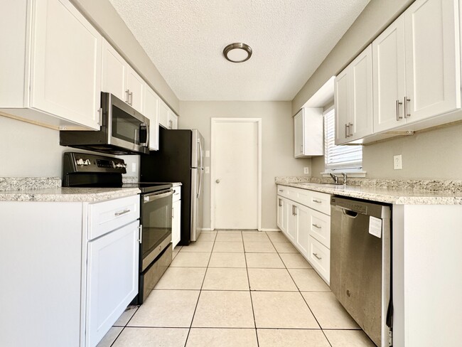 Building Photo - 3269 Clewiston St