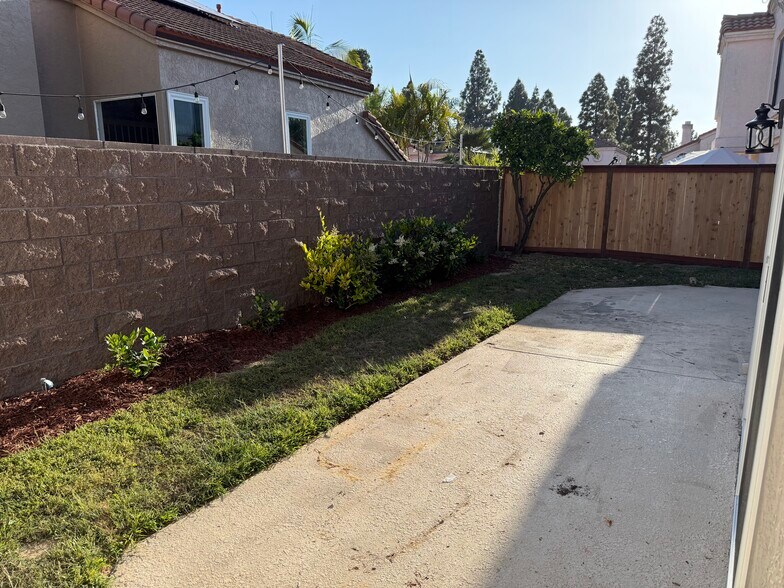 Building Photo - 2136 Waterside Dr