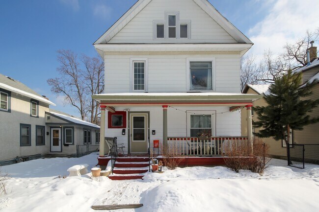 Building Photo - 1315 5th St NE