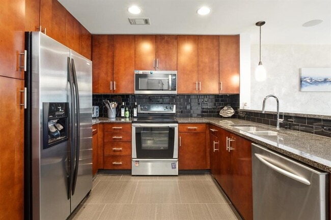 Building Photo - 360 Nueces St