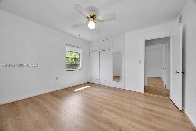 Building Photo - 5971 SW 48th St