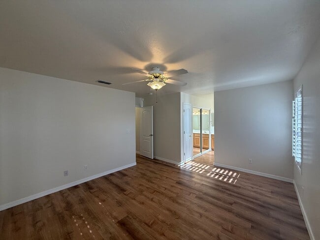 Building Photo - 3 Bedroom 2 Bathroom Home