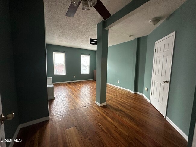 Building Photo - 144 Dove St