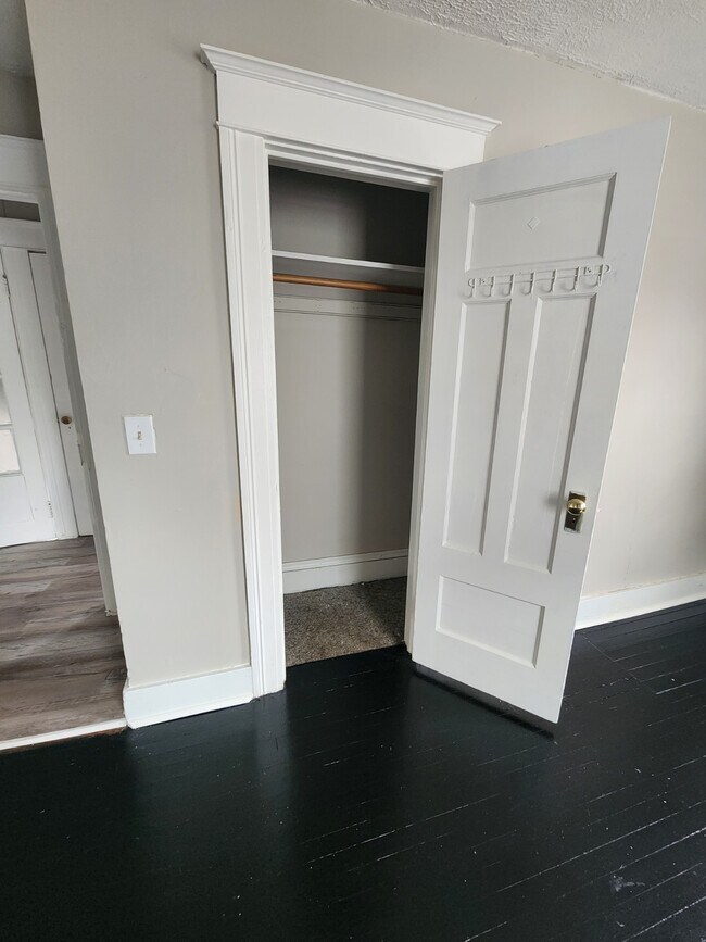 Building Photo - 325 Hazelwood Terrace