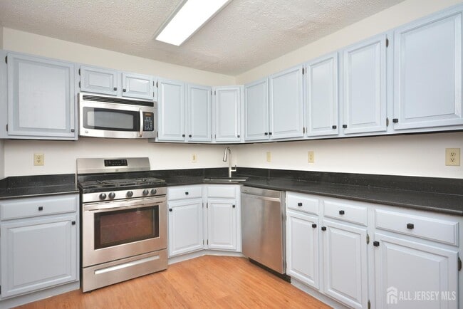 Building Photo - 25 Goodwin Dr