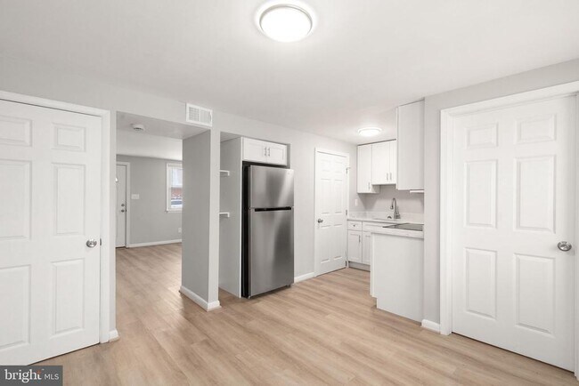 Building Photo - 2015 Dineen Dr