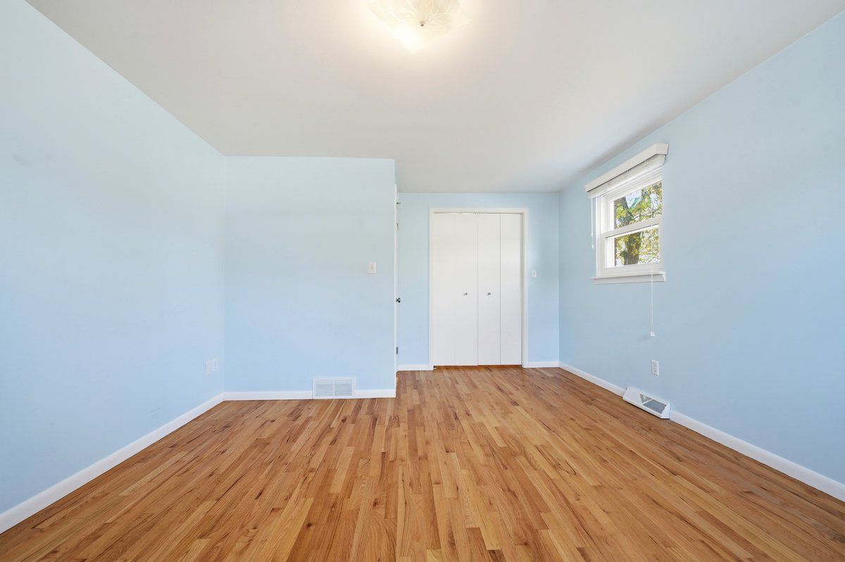 Building Photo - 5595 Birdview Heights