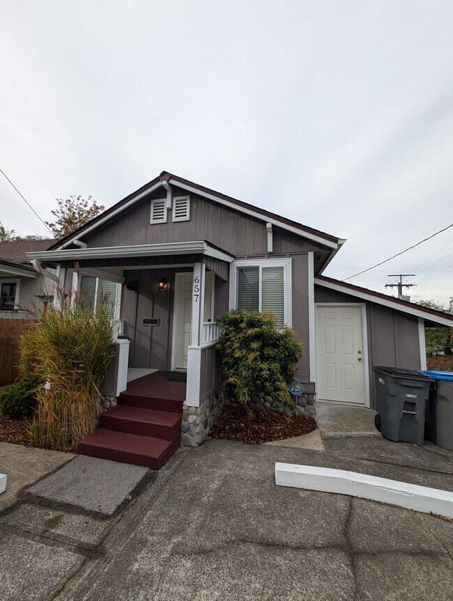 Building Photo - Easy Commute with Stunning Views!