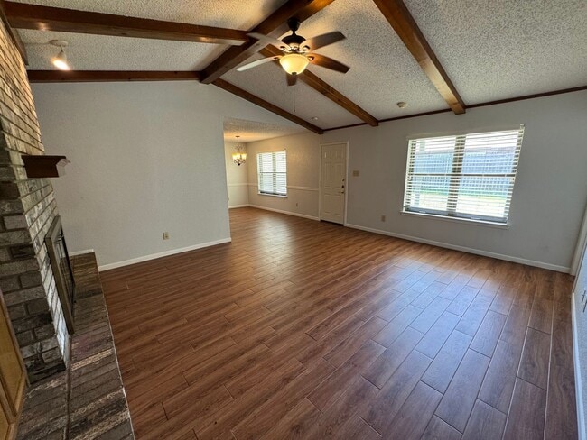 Building Photo - 807 Bass Cir