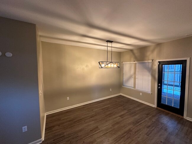 Building Photo - 22 Sir Lancelot Way