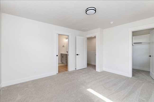 Building Photo - Modern, New 3-Story Boise Bench Townhome with Garage in a Prime Location