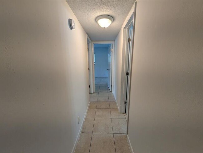 Building Photo - 481 Sunshine Dr