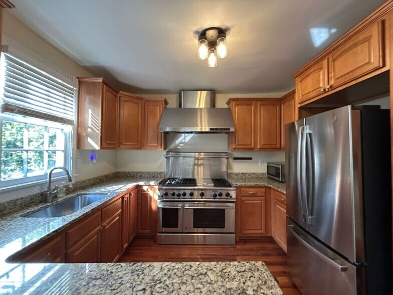 Building Photo - 13 Elizabeth St