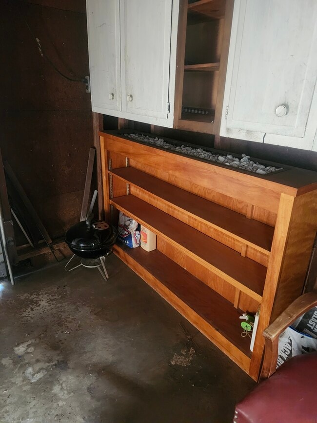 Building Photo - 6618 South Dr