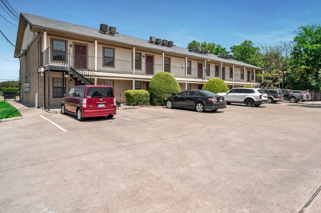 Building Photo - Daughtery Place 1 Bedroom Upstairs Condominium