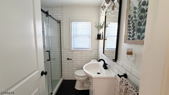 Building Photo - 19 Hazlett St