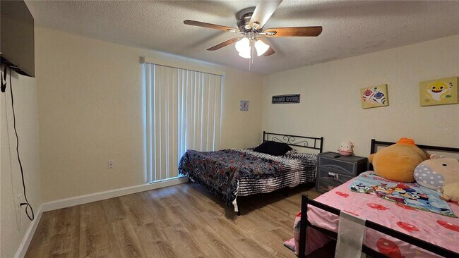 Building Photo - 7340 Brentwood Dr