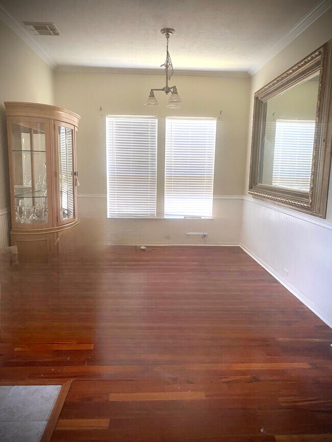 Building Photo - 10107 Olive Mount St